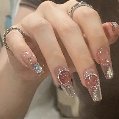 Picture of Beautiful Fake Nails for Women
