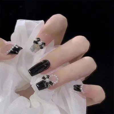 Picture of Beautiful Fake Nails for Women
