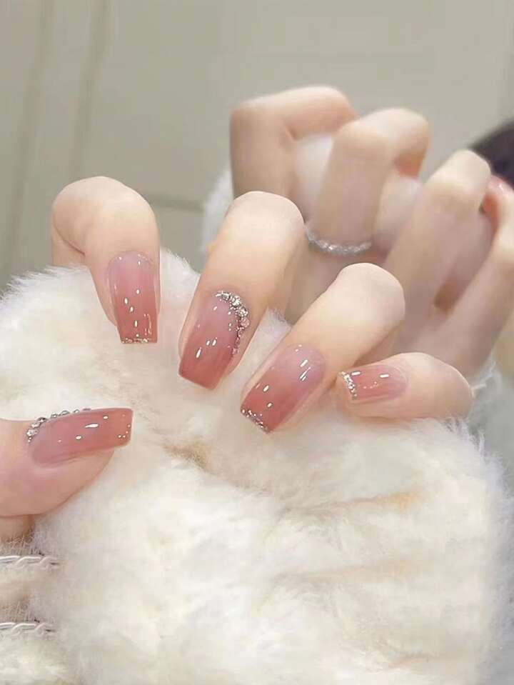 Picture of Beautiful Fake Nails for Women