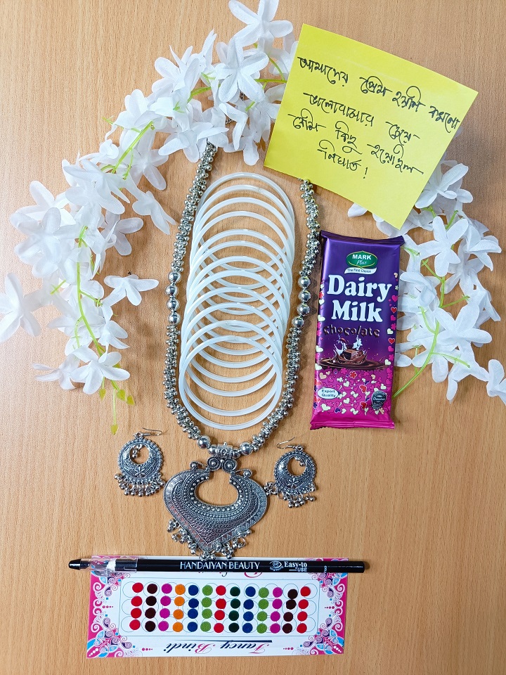 Picture of Saree Combo Gift Set (Valentine Special)