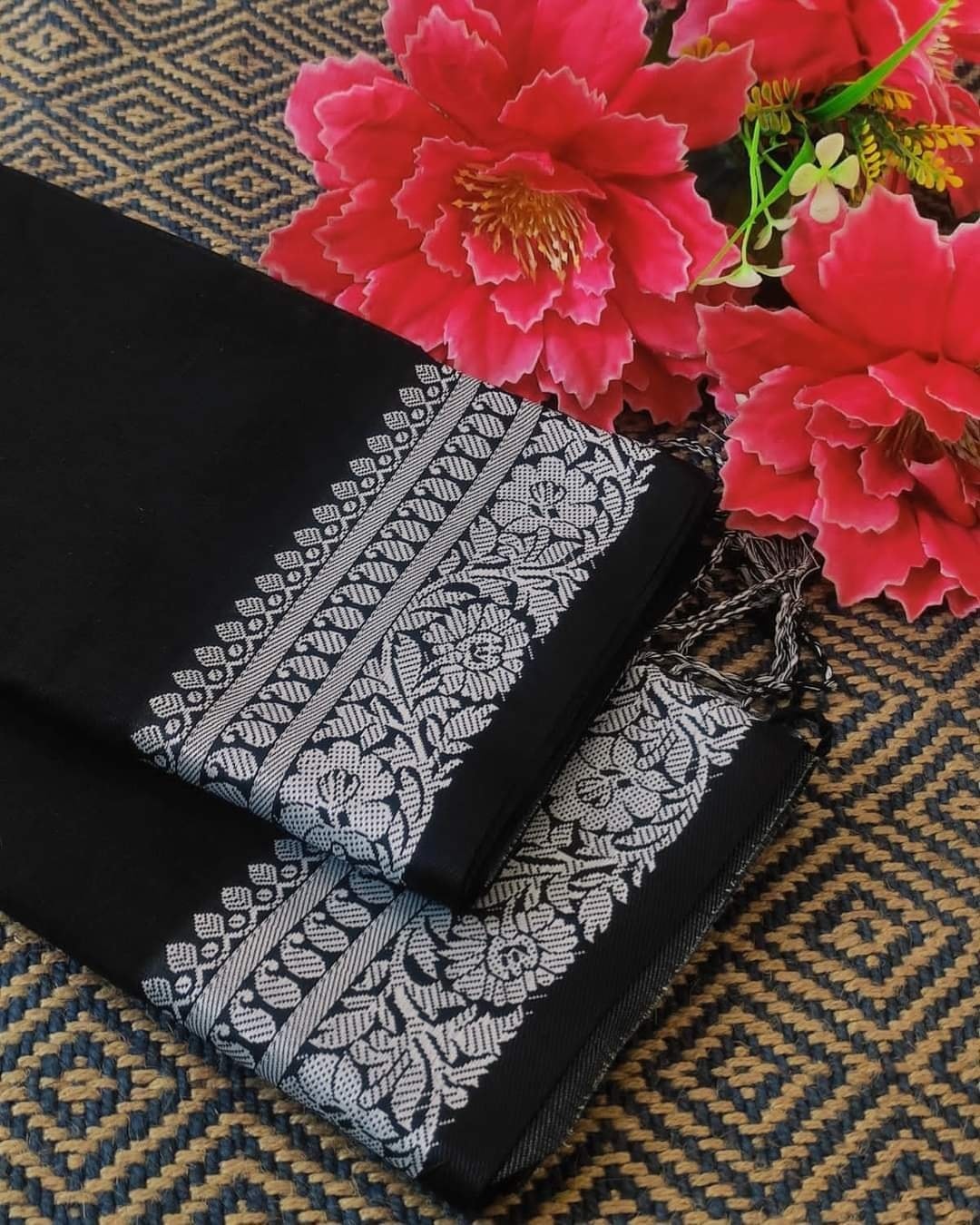 Picture of Brand Quality Half Silk Joba Pair Saree for Women No Running Blouse Piece - Comfortable and Suitable for All Seasons