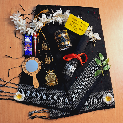 Picture of Exclusive Saree Combo Gift Set with Blouse Pcs For Gils and Women
