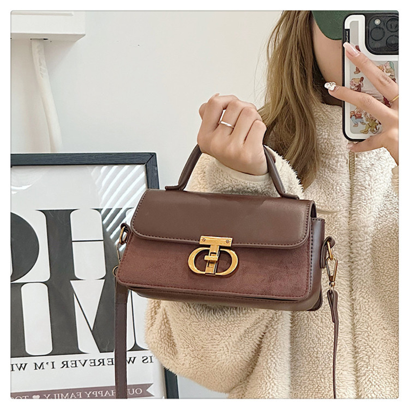 Picture of Luxury-Inspired Shoulder Bag with Iconic Gold Buckle