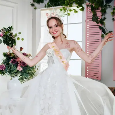 Bride To Be Badge Pin- Bride To Be Sash Badge Style Pin for Bridal Party Decor (Pack of 1 Pcs)