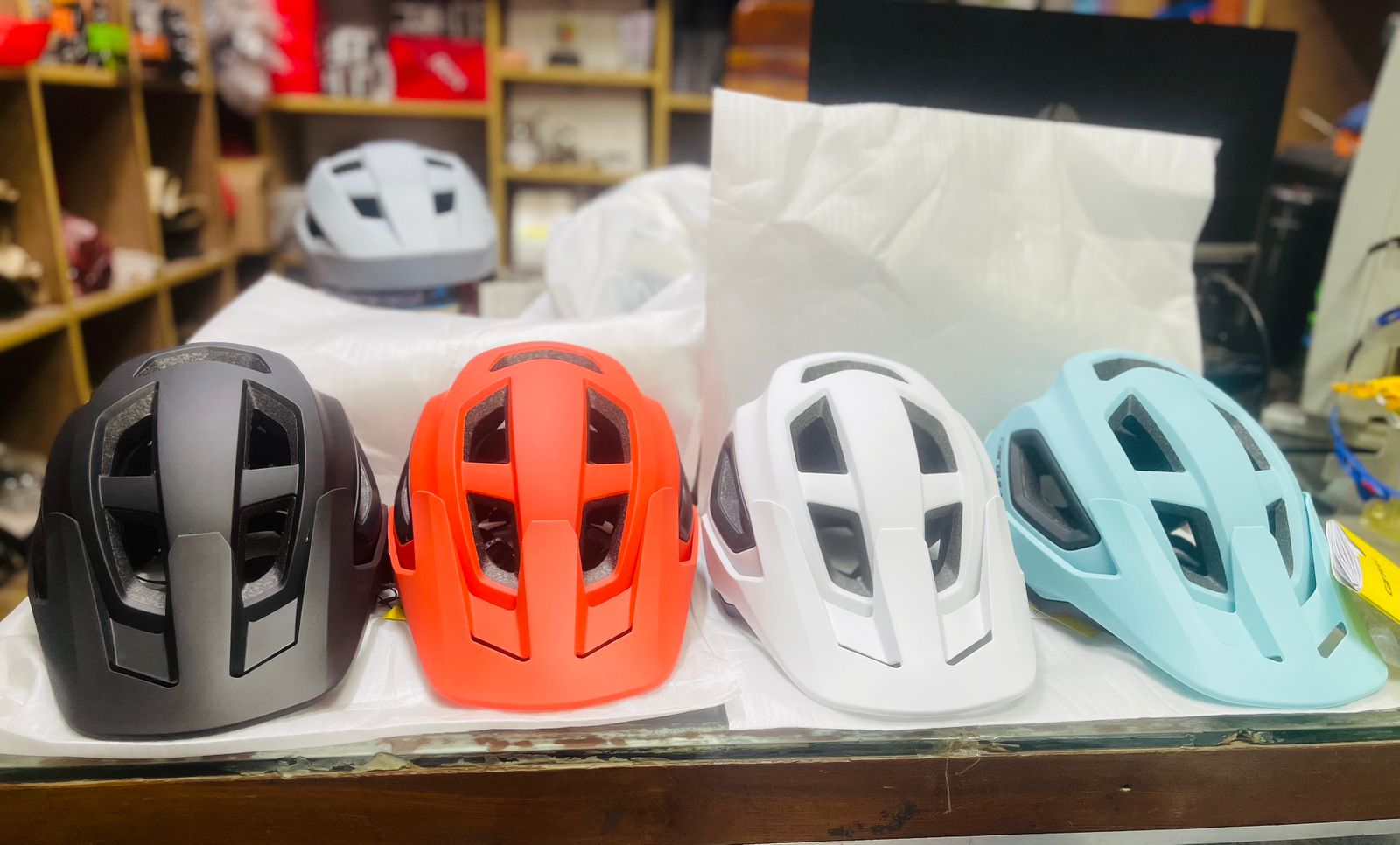 Picture of BRAND NEW WEAPON CAREBULL HELMETHERDWeapon Hero in-mold helmet offers outstanding features and benefits.The Hero has 16 big air vents for a cooler riding experience. It is equipped with a USBrechargeable LED Light