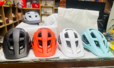 Picture of BRAND NEW WEAPON CAREBULL HELMETHERDWeapon Hero in-mold helmet offers outstanding features and benefits.The Hero has 16 big air vents for a cooler riding experience. It is equipped with a USBrechargeable LED Light