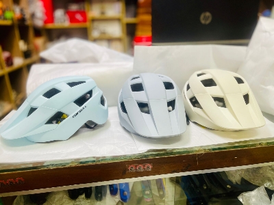 Picture of BRAND NEW WEAPON CAREBULL HELMETHERDWeapon Hero in-mold helmet offers outstanding features and benefits.The Hero has 16 big air vents for a cooler riding experience. It is equipped with a USBrechargeable LED Light