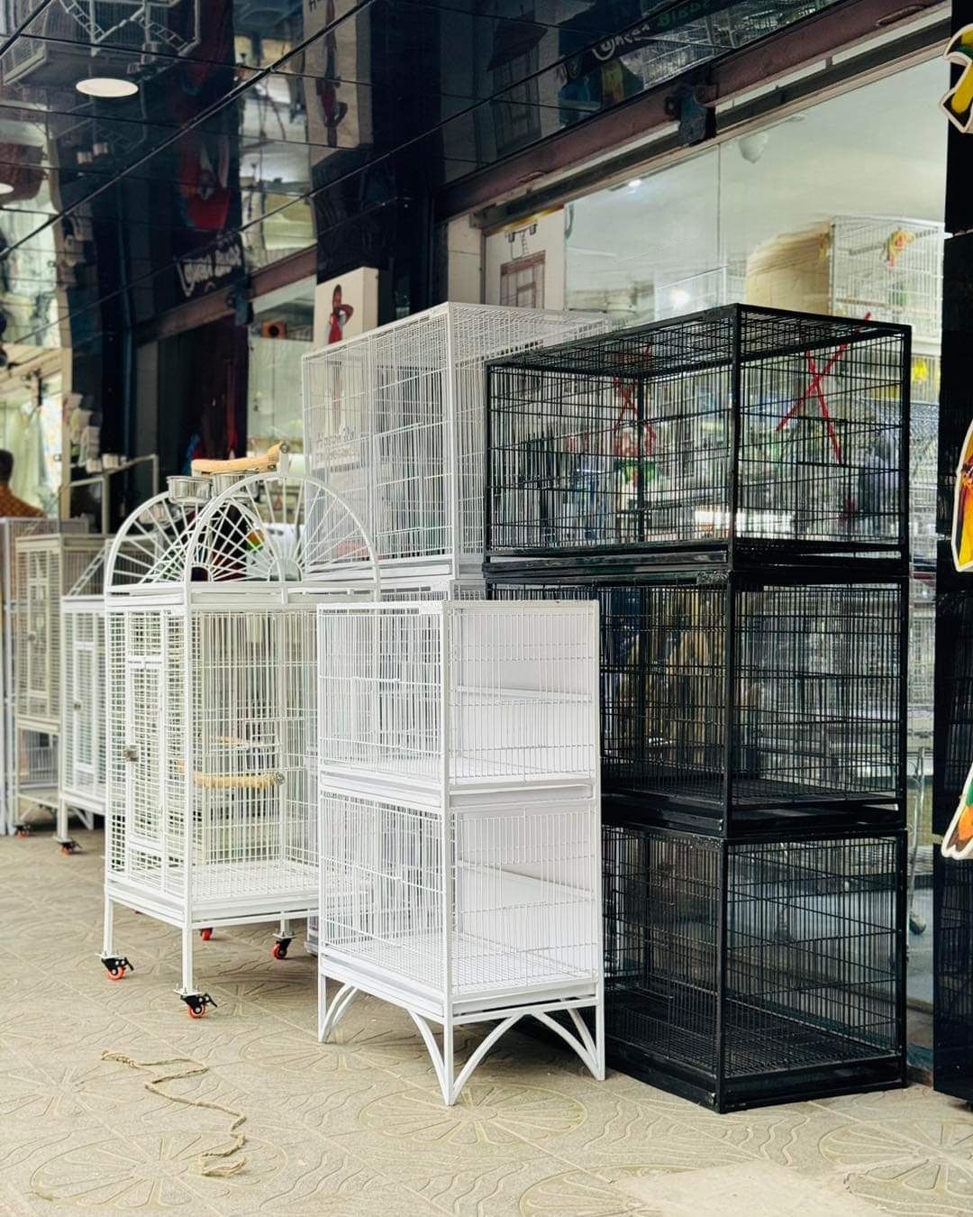 Picture of Large Family Bird Temp Cage With Roof Top Play Ground , Luxury Pet Parrot Cage Ornamental Cage Metal Cage Transparent Glass Cage Door Feeding Cage Birds/Cages