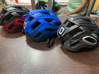 Picture of BRAND NEW WEAPON HERO HELMETHERDWeapon Hero in-mold helmet offers outstanding features and benefits.The Hero has 16 big air vents for a cooler riding experience. It is equipped with a USBrechargeable LED Light