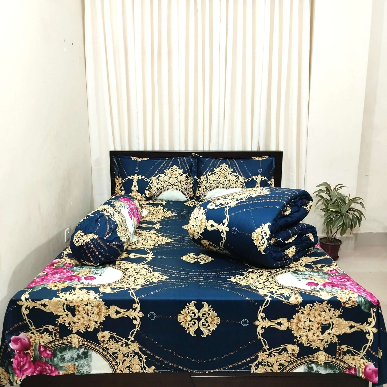 Picture of 5 Piece Premium Twill Cotton Comforter Set  (Navy Blue and Gold)