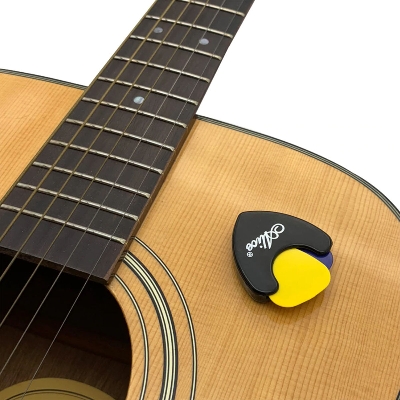Picture of Portable Plastic Guitar Pick Plectrum Holder Case Box Acoustic Heart Shaped