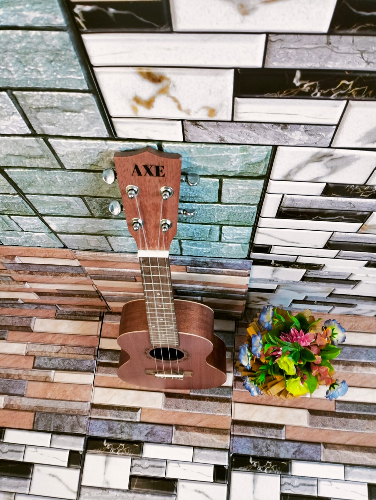 Picture of A.xe ukulele Concert Size 24 inc with bag , picks and belt