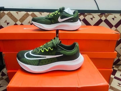 Picture of zoom X fly 5 sports Shoes for men runners