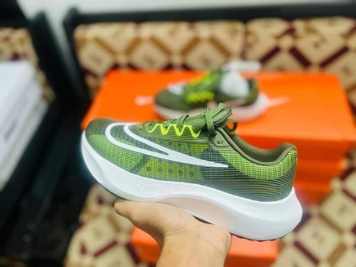 Picture of zoom X fly 5 sports Shoes for men runners