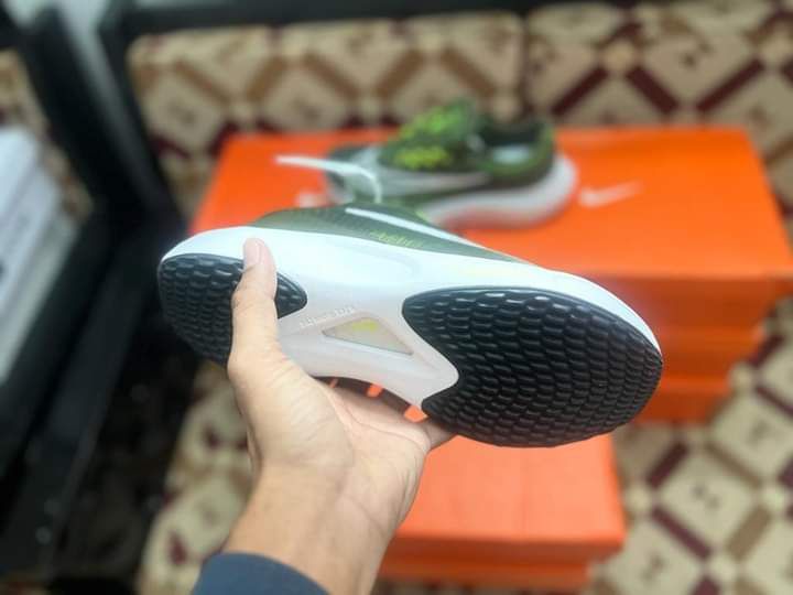 Picture of zoom X fly 5 sports Shoes for men runners