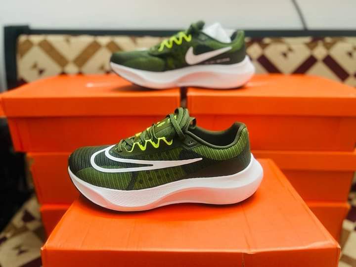 Picture of zoom X fly 5 sports Shoes for men runners