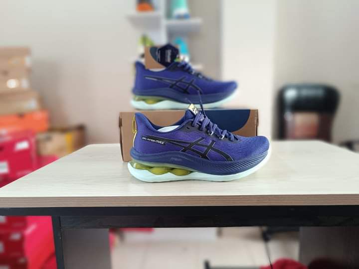 Picture of asics gel kinsei max running shoes for women