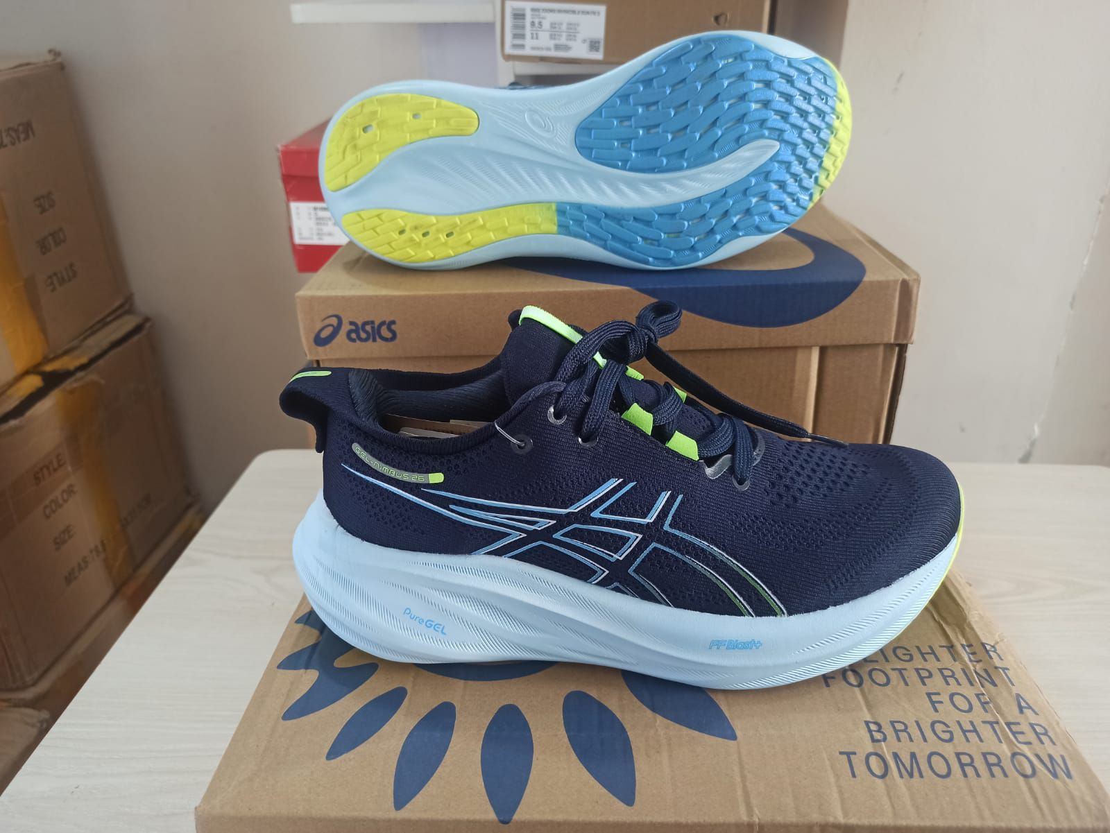 Picture of Asics gel nimbus 26 running shoes for marathon runners
