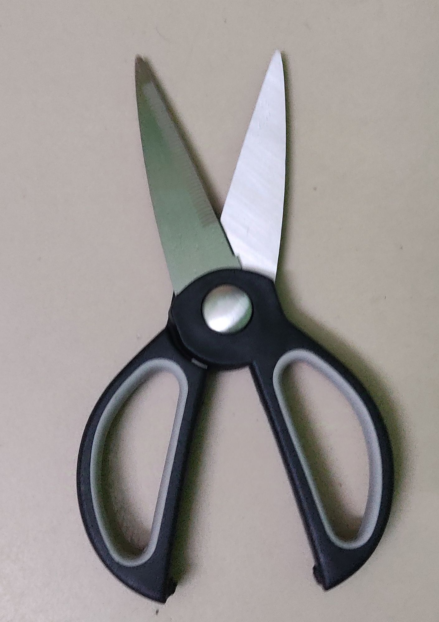 Picture of heavy duty stainless steel kitchen scissors cutting for fish chicken and household item