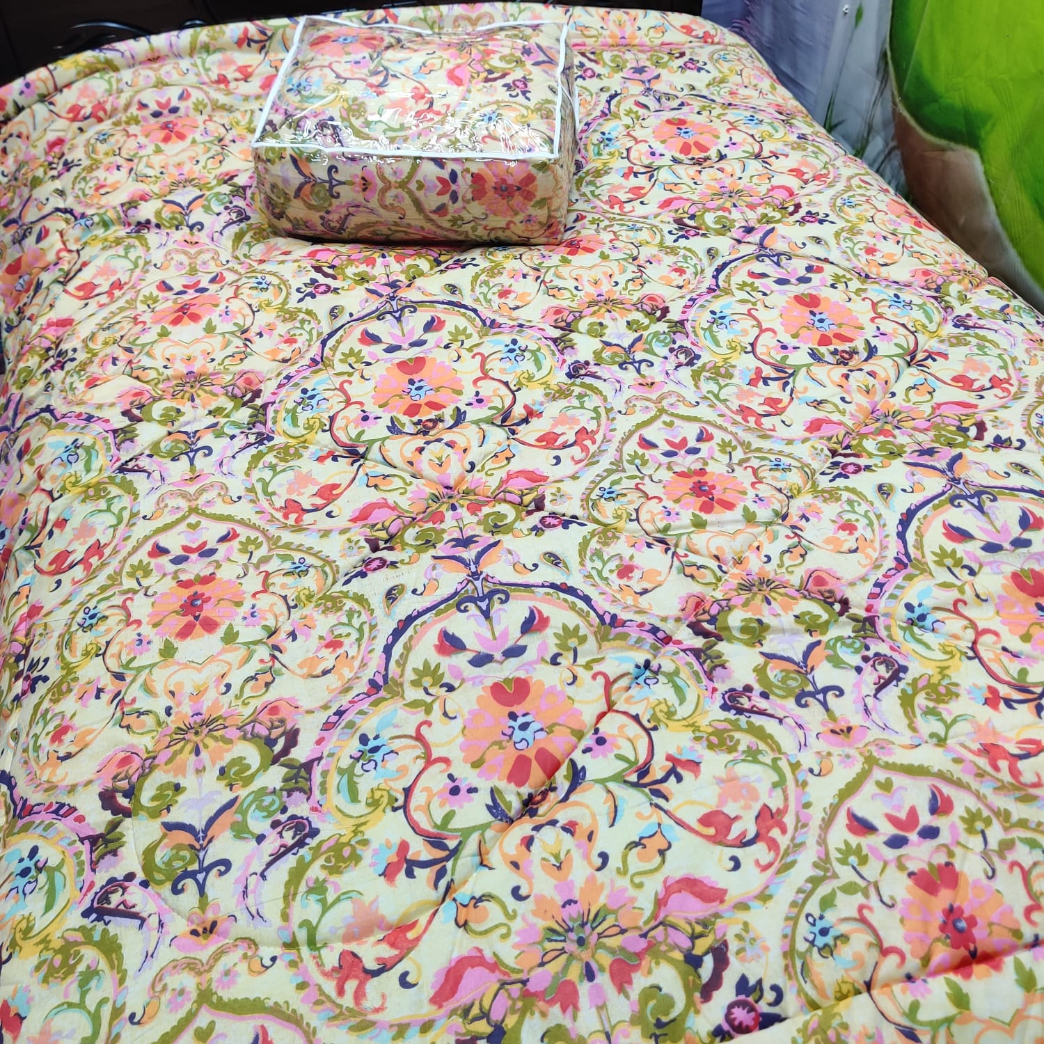 Picture of  Exclusive Pigment Cotton King Size Comforter CP-22