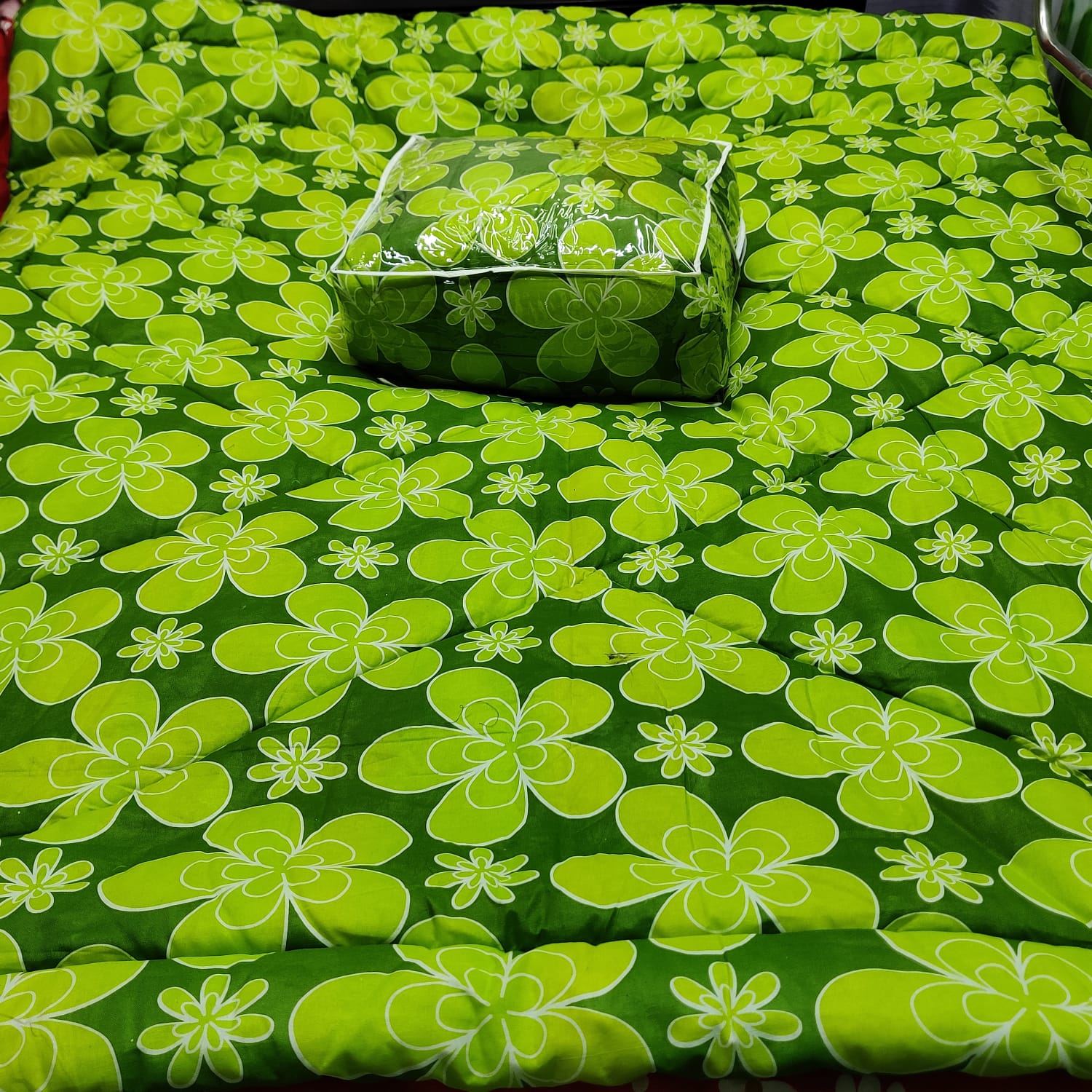 Picture of  Exclusive Pigment Cotton King Size Comforter CP-27