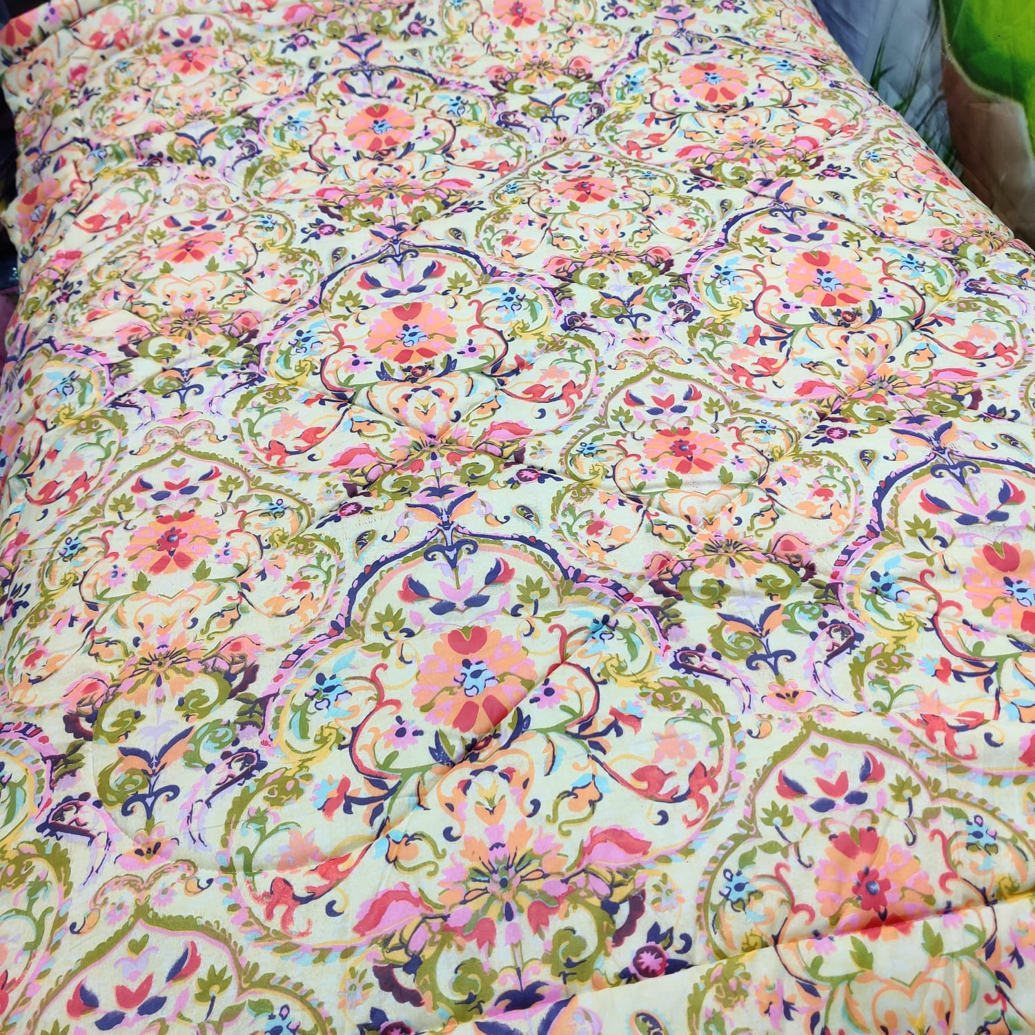 Picture of  Exclusive Pigment Cotton King Size Comforter CP-39