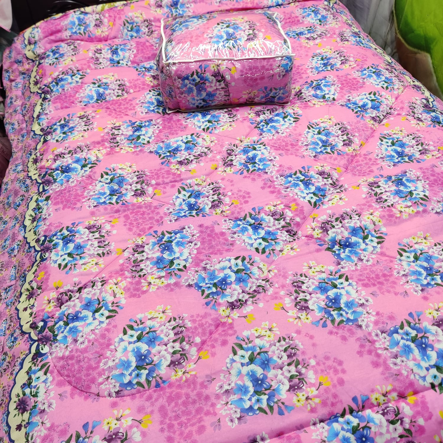 Picture of  Exclusive Pigment Cotton King Size Comforter CP-41