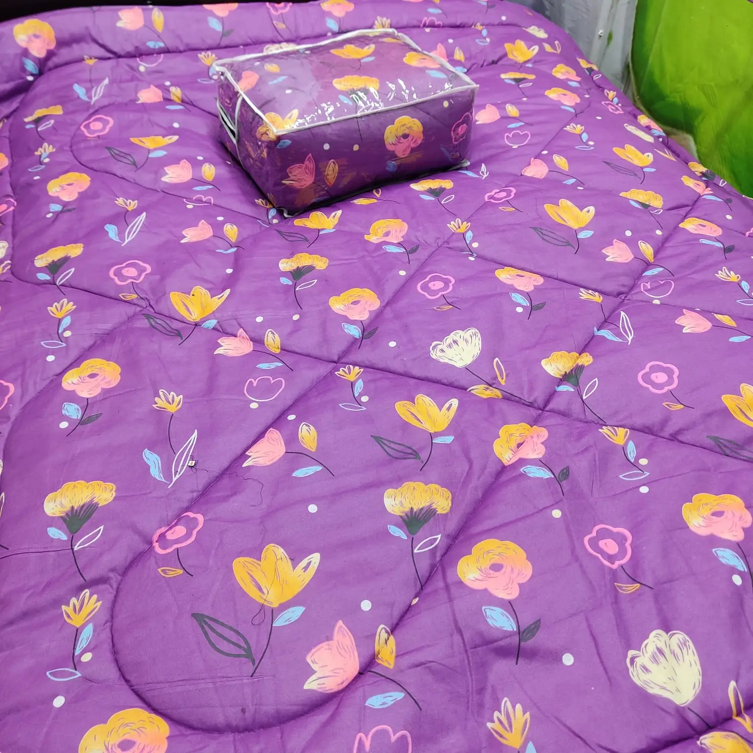 Picture of  Exclusive Pigment Cotton King Size Comforter CP-46