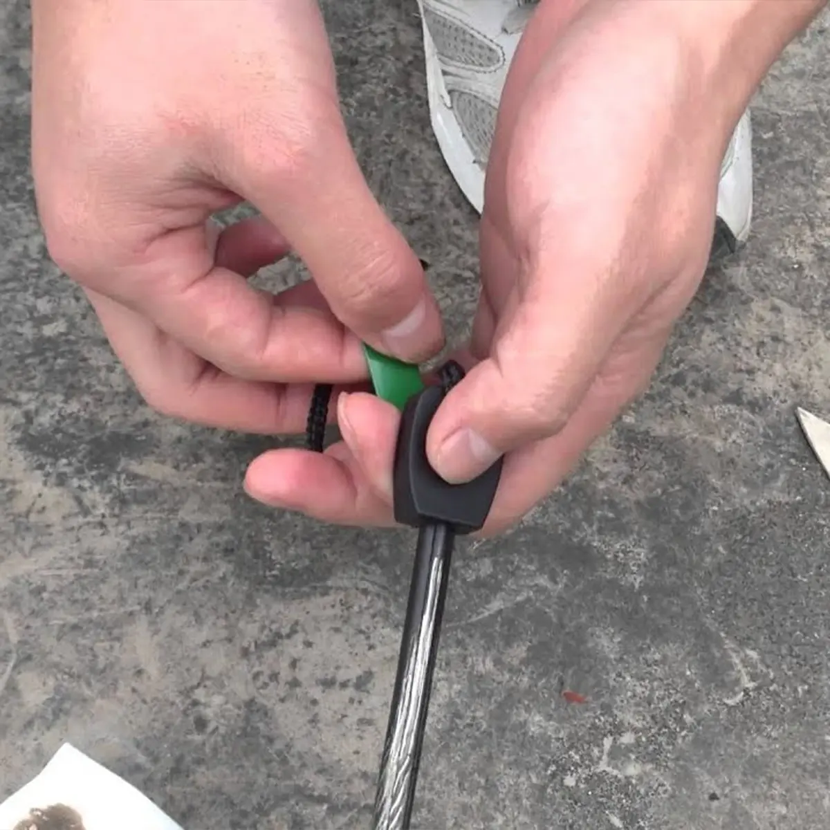 Picture of survival kits -Emergency fire starter magnesium flint