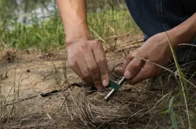 Picture of survival kits -Emergency fire starter magnesium flint