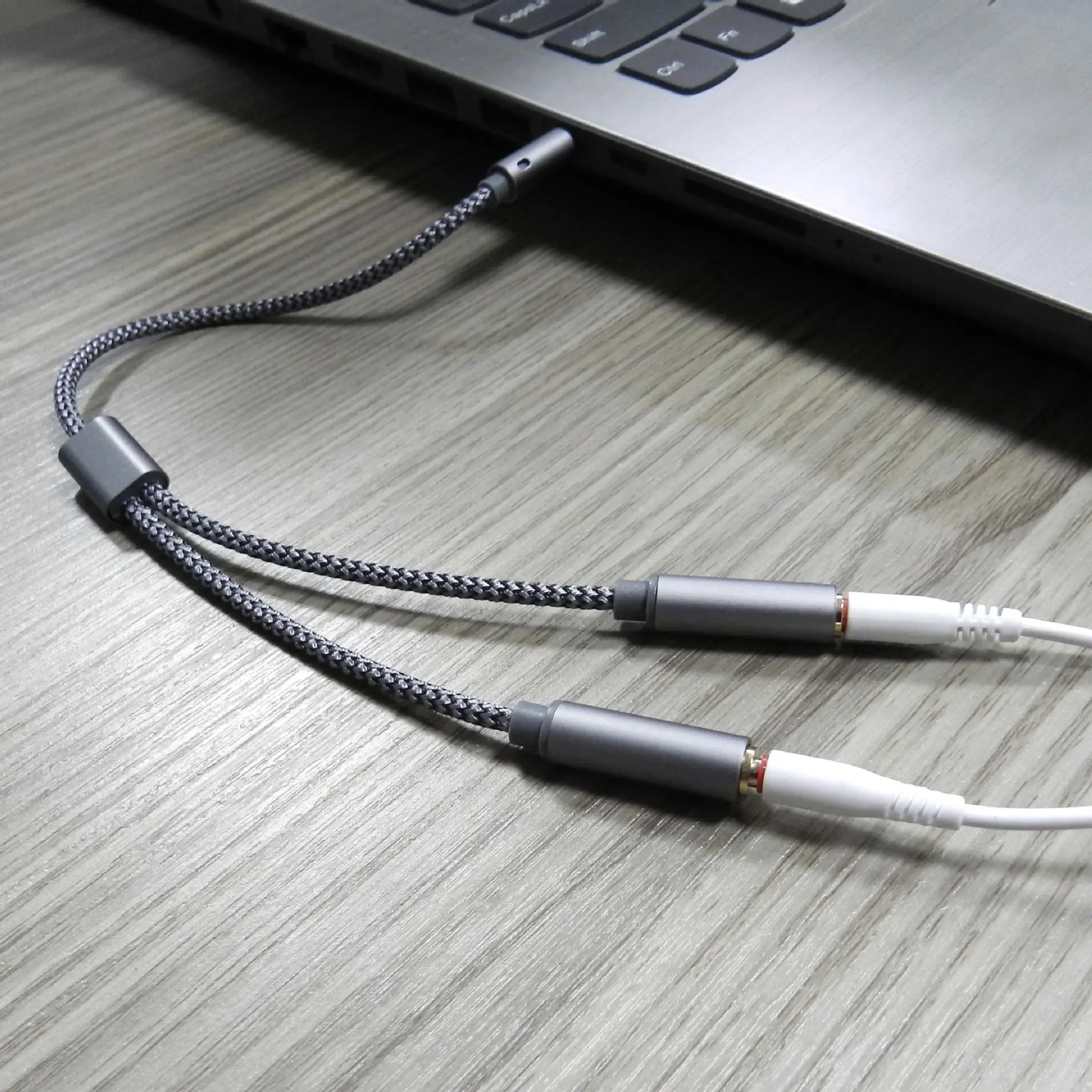 Picture of Braided 3.5mm earphone adapter cable 1-2 splitter extension cable 2-in -1 audio cable couple sharing cable