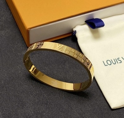 Picture of ayatul kurshi loket and bracelet combo and single pis womne and man  stylesh  item-gold LV