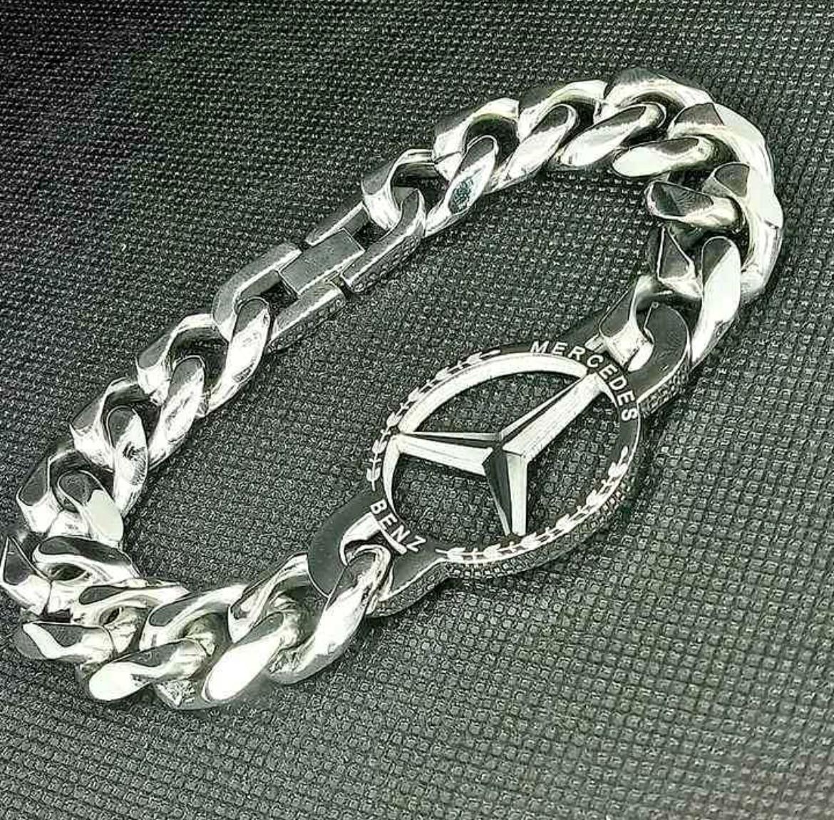 Picture of New style Men Cuban Link Chain Bracelet Shiny Rhinestone Inlaid Bangle Jewelry china orginal ss steel braceleyt new update best-silver mercitis new,21 CM