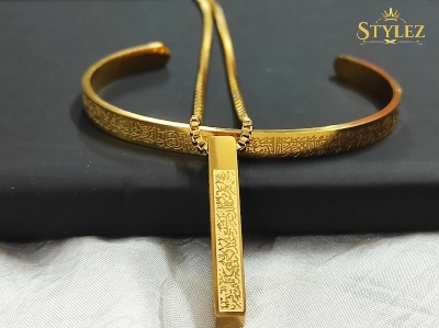 Picture of vairal ss steel New style Men Cuban Link Chain Bracelet Shiny Rhinestone Inlaid Bangle JewelrAyatul Kursi Cuff Bangles For Women Men Stainless Steel Simple Carve Bangle Messager Islam Muslim Arabic Style Jewelry Gift WANNA-gold combo,Black