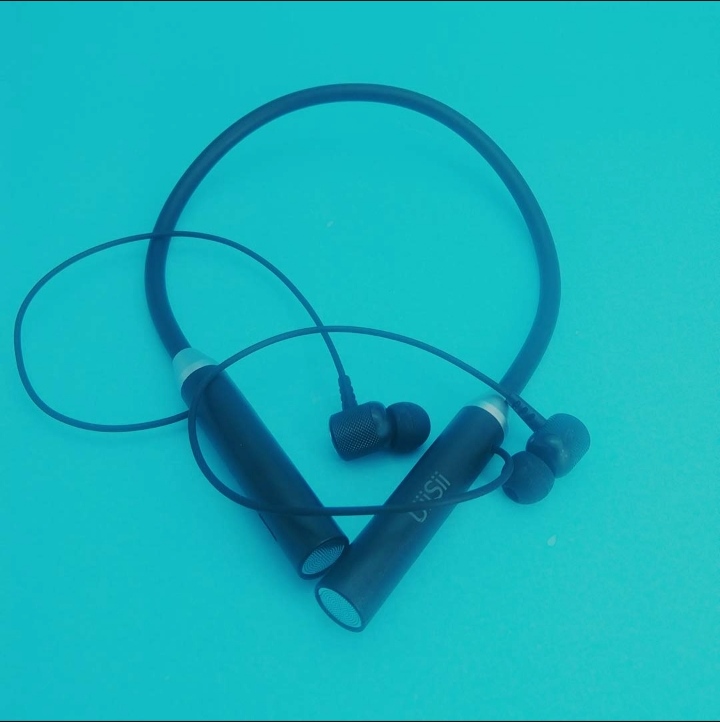 Picture of Uiisii R03 Wireless bluetooth Neckband headphone pack of 1pcs