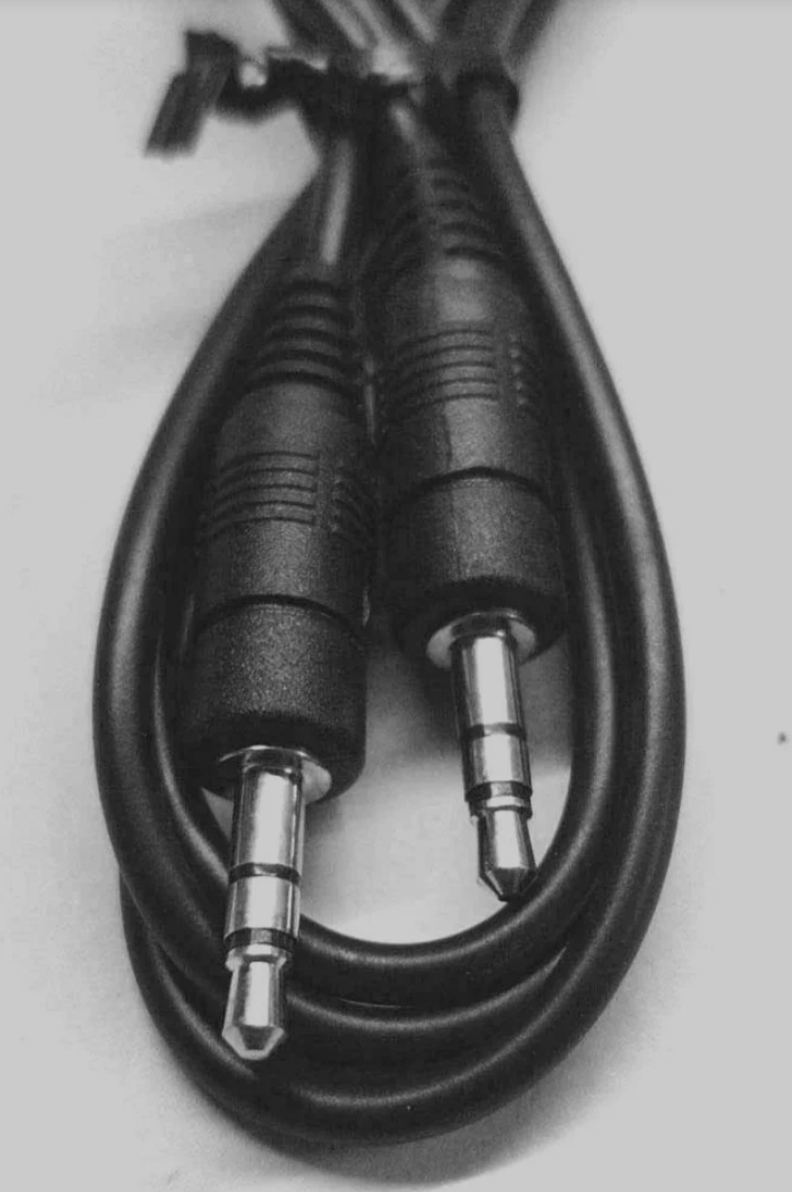 Picture of Gold-Plated Stereo Audio Aux Cable 3.5mm Male to Male