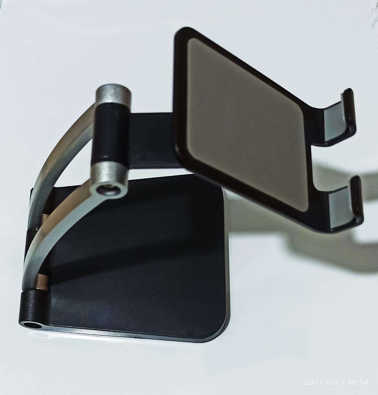 Picture of Metal Desktop Tablet Holder Table Cell Foldable Stand Support For Mobile Phone - Mobile Stand