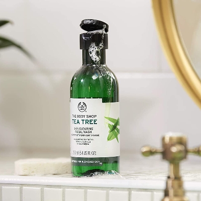 Picture of THE BODYSHOP TEA-TREE Clearing Facial Wash, FACE WASH