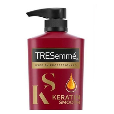 Picture of TRESemme Keratin Smooth Shampoo 580 ml, With Keratin & Argan Oil for Straighter, Shinier Hair - Nourishes Dry Hair & Controls Frizz, For Men & Women