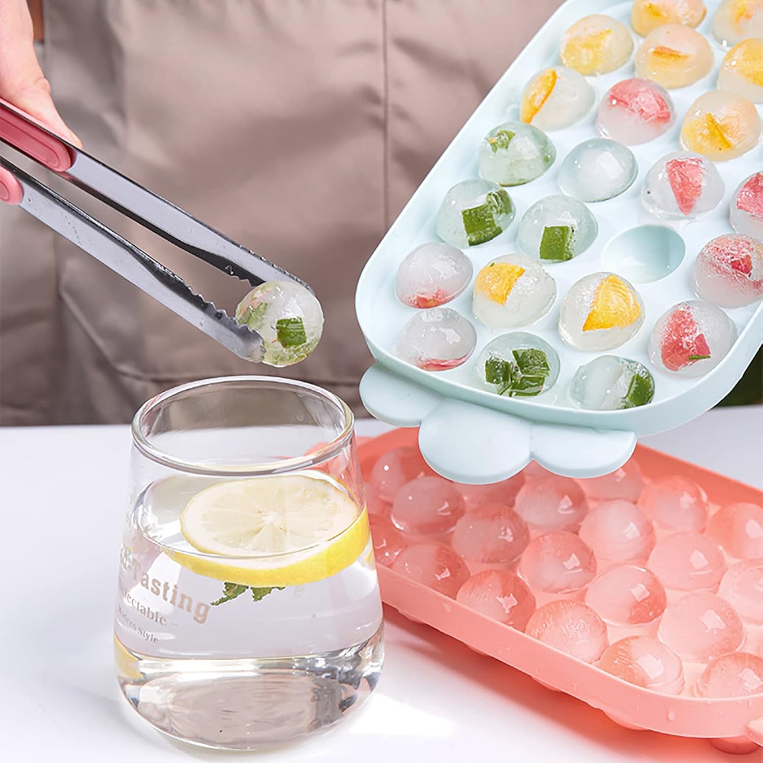 Picture of Ice Ball Tray, Cute Ice Tray,Ice Cube Case, Ice Cube Tray, Round, Easy to Remove, Freezer, Storage, Liquor Ice, Home Use, Lid Included, Durable, DIY Confectionery Tools, Kitchen Utensils
