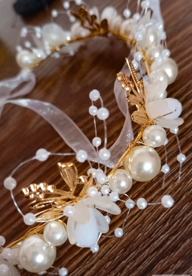 Picture of 1pcs Headband Elegant Girls Bridal Headband Imitated Pearl Hair Headdress Flower Wreath Bride Garland Head Hoop Wedding Headbands Hair Jewelry