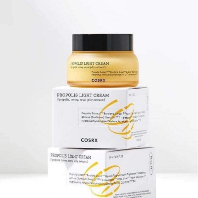 Picture of International Korean Product 𝐂𝐨𝐬𝐫𝐱 𝐏𝐫𝐨𝐩𝐨𝐥𝐢𝐬 𝐋𝐢𝐠𝐡𝐭 𝐂𝐫𝐞𝐚𝐦 65ml