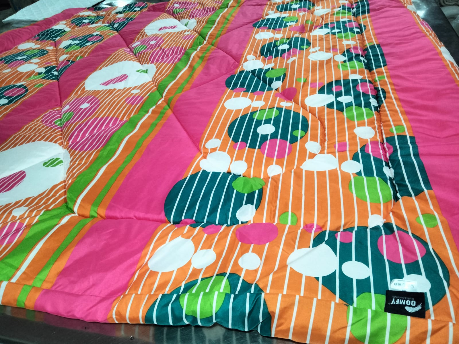 Picture of  Comfy Comforter Double 233cm x 208cm Q-207(Random Multi Color)