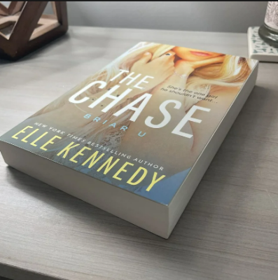 Picture of The Chase ( Briar U #1 ) ( Book by Elle Kennedy ) ( Premium Print and Matte Cover ) Novel
