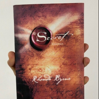 Picture of The Secret ( The Secret #1 ) ( Book by Rhonda Byrne ) ( Premium Paper and Matte Cover ) Novel