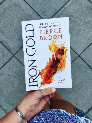 Picture of Iron Gold ( Red Rising Saga #4 ) by Pierce Brown ( Premium Paper and Matte Cover ) Novel