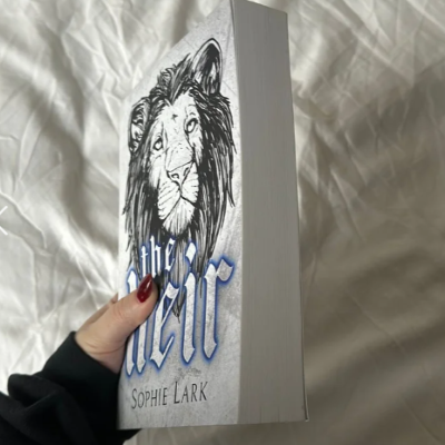 Picture of The Heir ( Kingmakers #1 ) ( Book by Sophie Lark ) ( Premium Paper and Matte Cover ) Novel