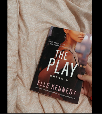 Picture of The Play ( Briar U #3 ) ( Book by Elle Kennedy ) ( Premium Print and Matte Cover ) Novel