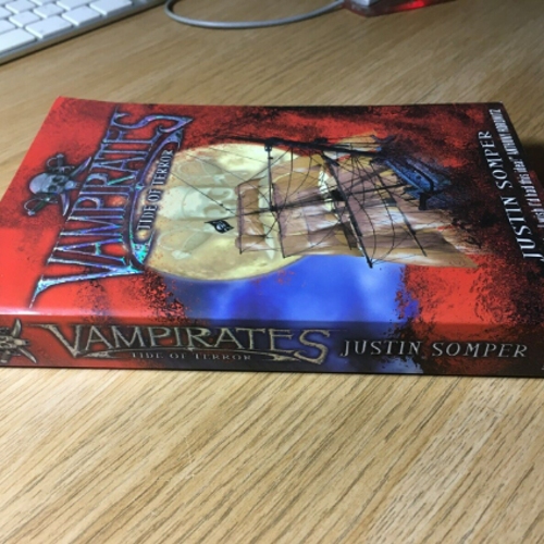 Picture of Tide of Terror ( Vampirates #2 ) ( Book by Justin Somper ) ( Premium Paper and Matte Cover ) Novel