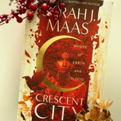 Picture of House of Earth and Blood ( Crescent City #1 ) ( Book by Sarah J. Maas ) ( Premium Paper and Matte Cover ) Novel